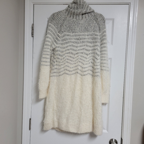 Anthroplogie Sleeping On Snow Shelvy Eyelash Sweater Dress. - Picture 4 of 10